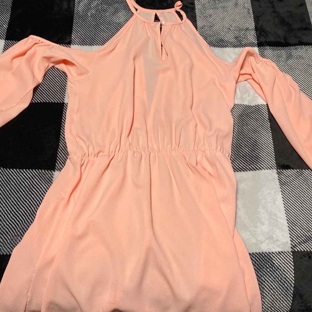 Brand unknown size medium colors peach